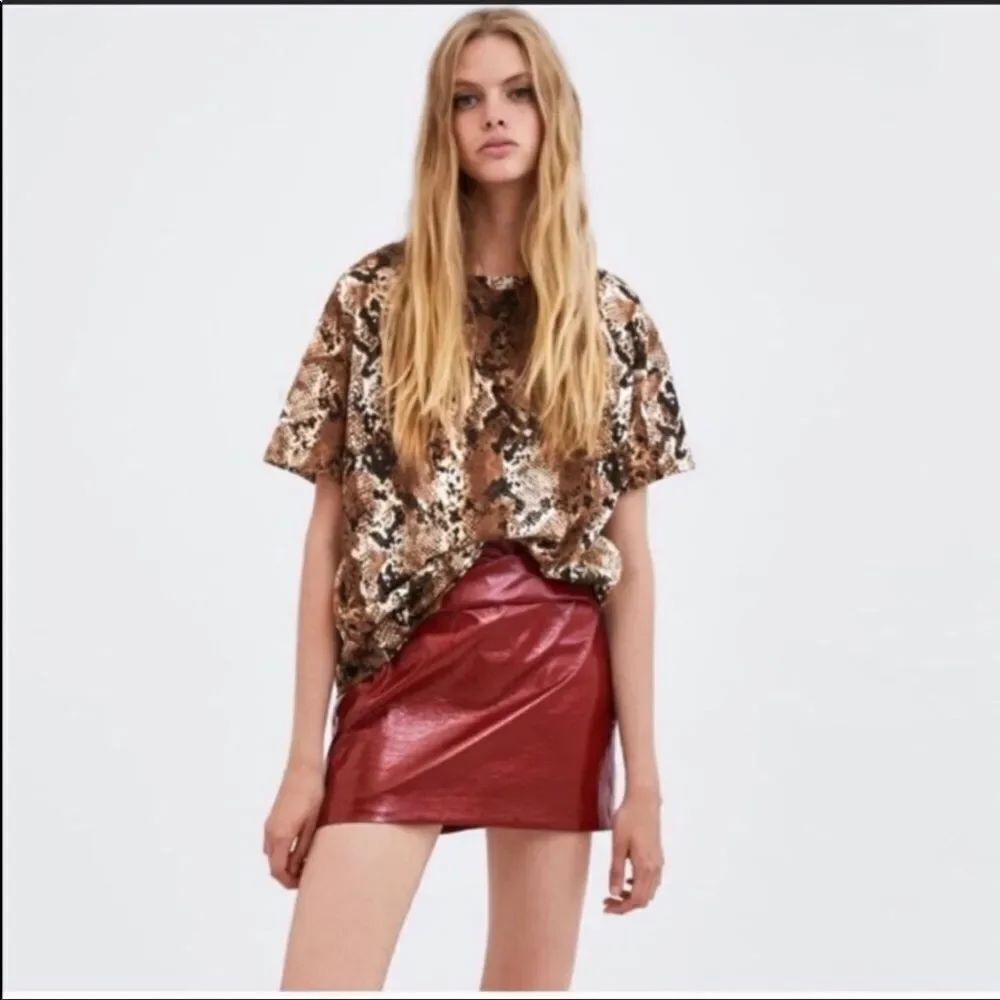 ZARA | Snakeskin Print Graphic Tee Short Sleeve NEW!Women’s Size Small Brown